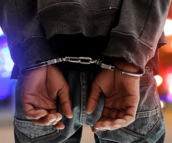 Netizen mula ‘korek’ maklumat pelawak ditangkap jadi ‘bapak ayam’