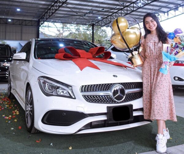 Mercedes-Benz hadiah tahun baru Wani Kayrie