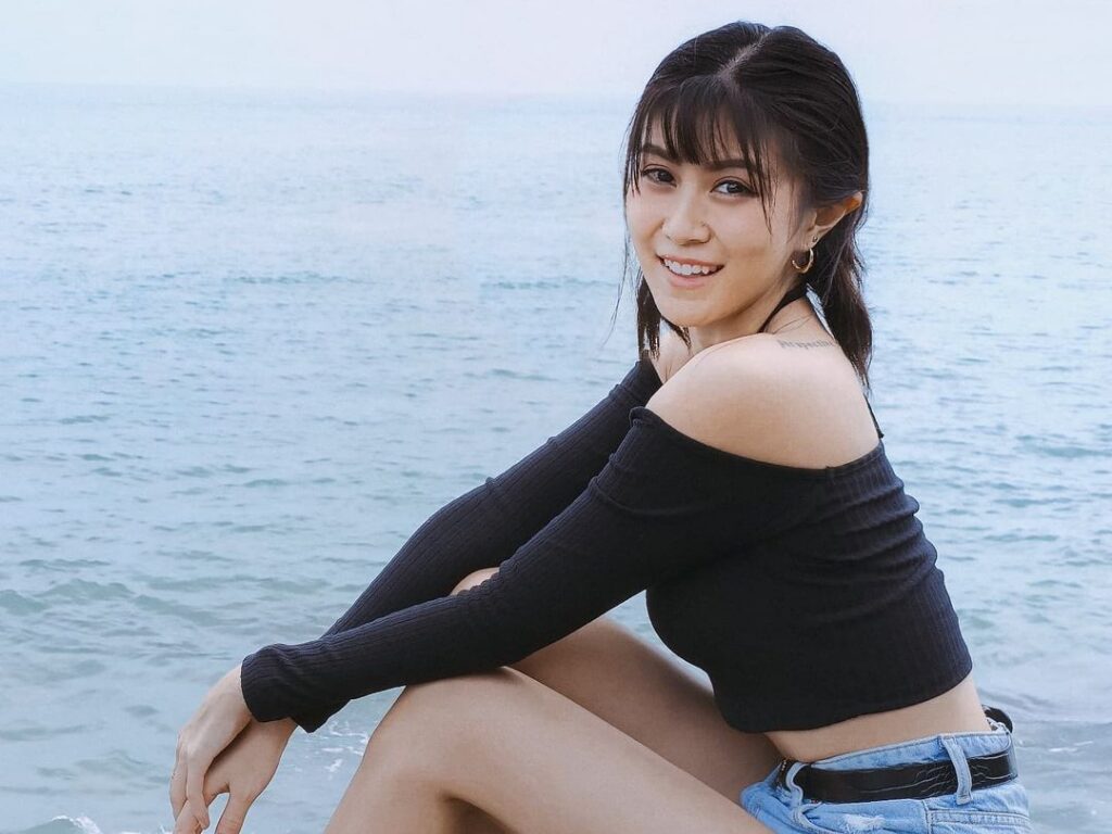 Lakon jadi pontianak, Elizabeth Tan akui diri penakut