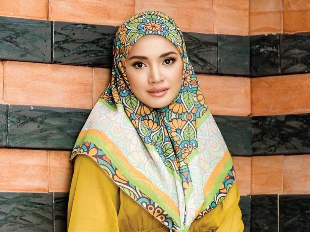 Fazura belum tinggalkan kerjaya seni