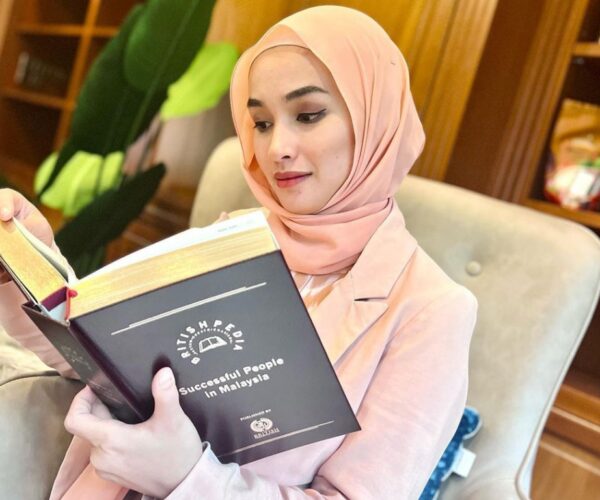 Giliran Tya Arifin tersenarai sebagai Individu Berjaya Di Malaysia 2021