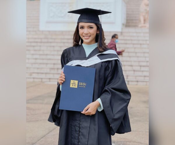 Sweet Qismina kini bergelar graduan Ijazah Sarjana Muda Komunikasi Massa