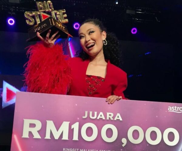 Trofi Big Stage 2022 milik Elica Paujin