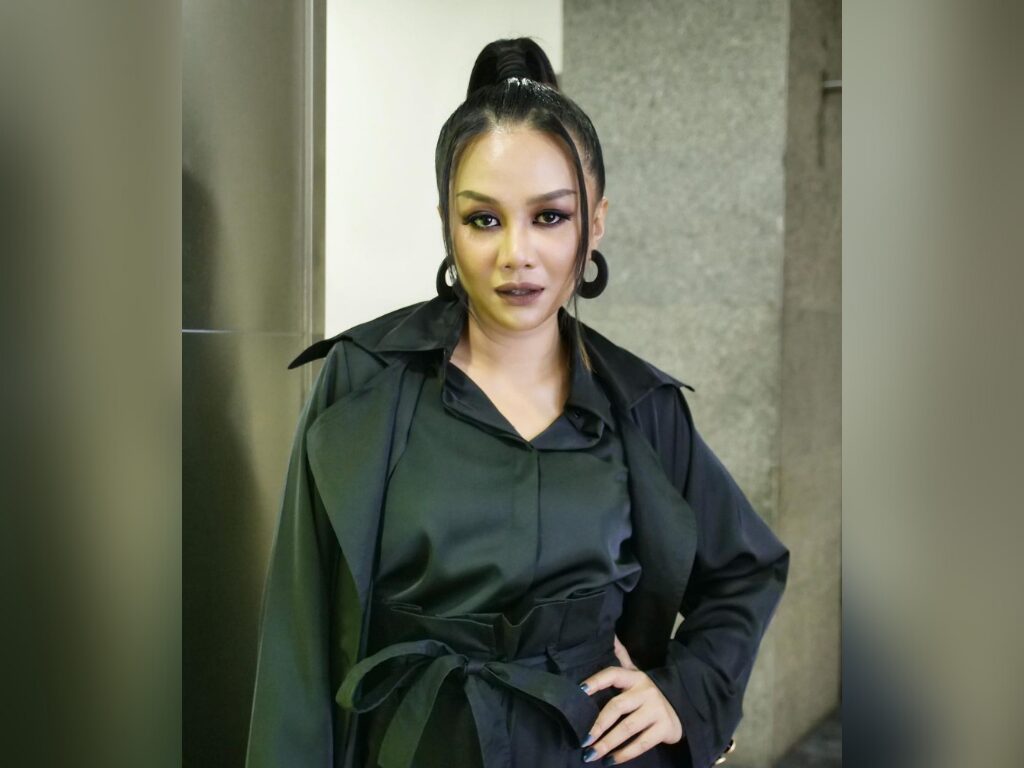 Stacy umum hamil empat bulan
