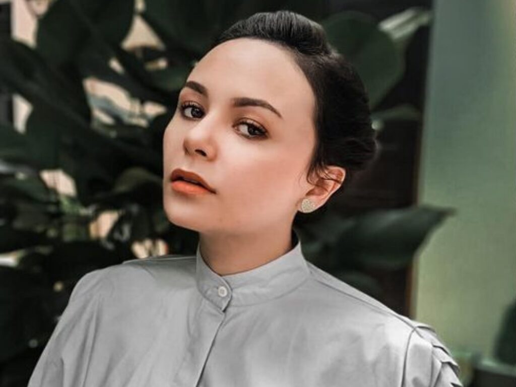 Sarah Hildebrand undur diri dari dunia seni