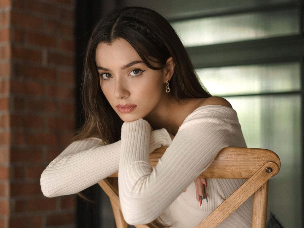 Amelia Henderson nafi langgar kontrak drama