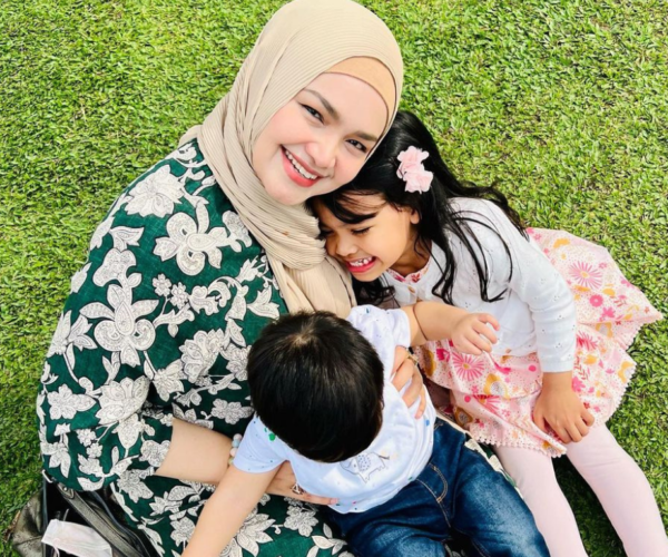 Siti Nurhaliza sebak hantar Aafiyah ke prasekolah