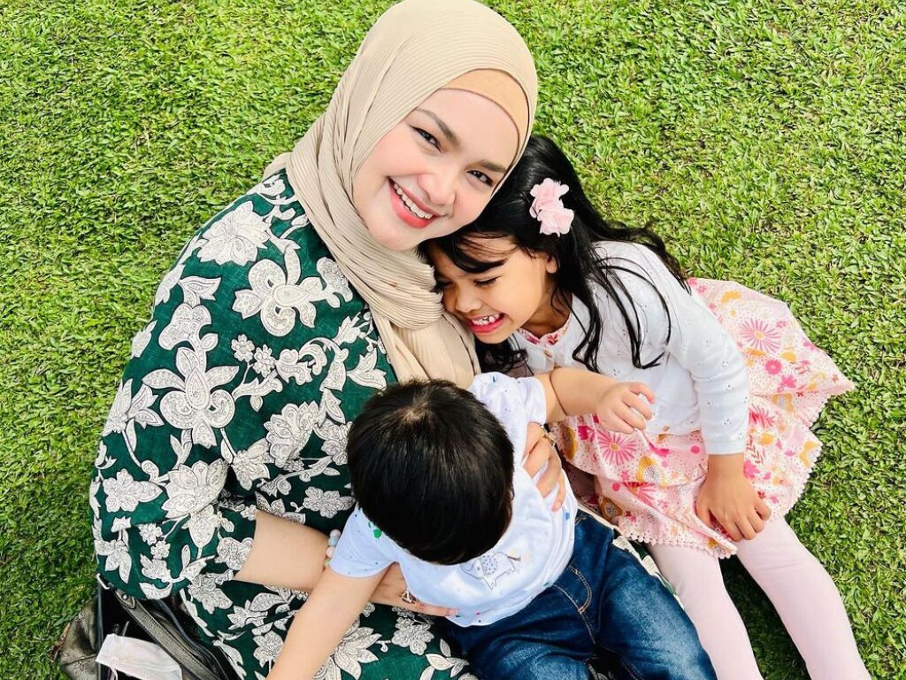 Siti Nurhaliza sebak hantar Aafiyah ke prasekolah
