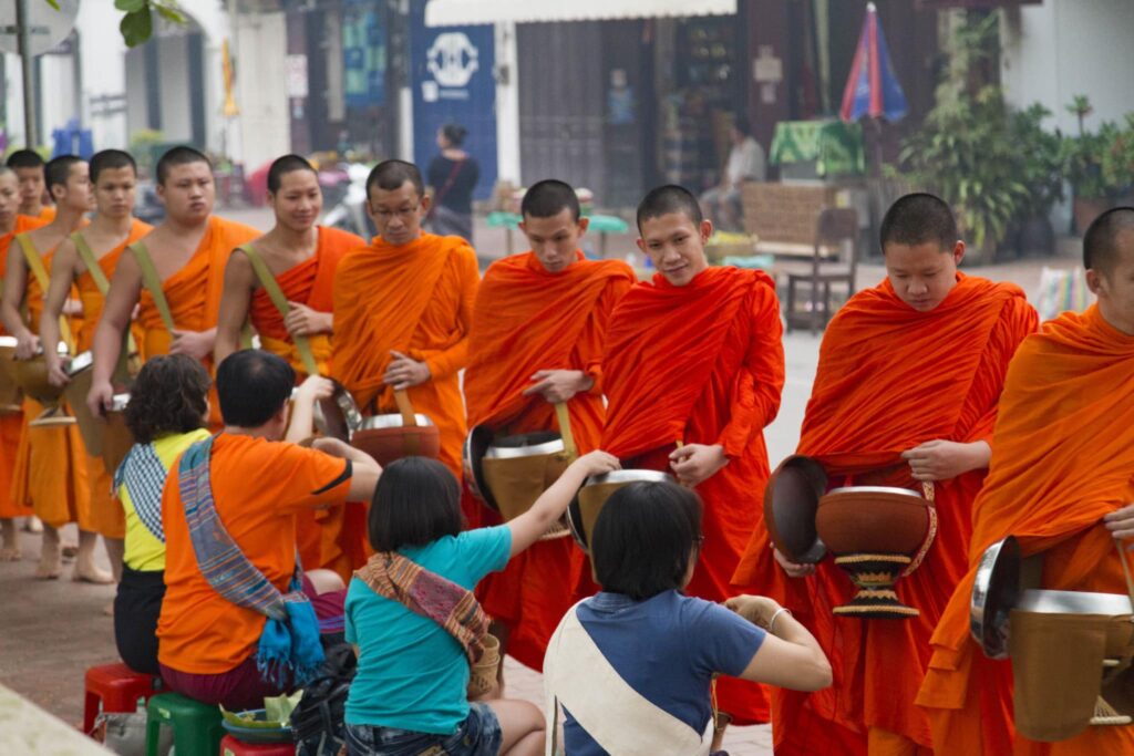 IMG 7417 laos luang prabang alms giving monks ceremony 008