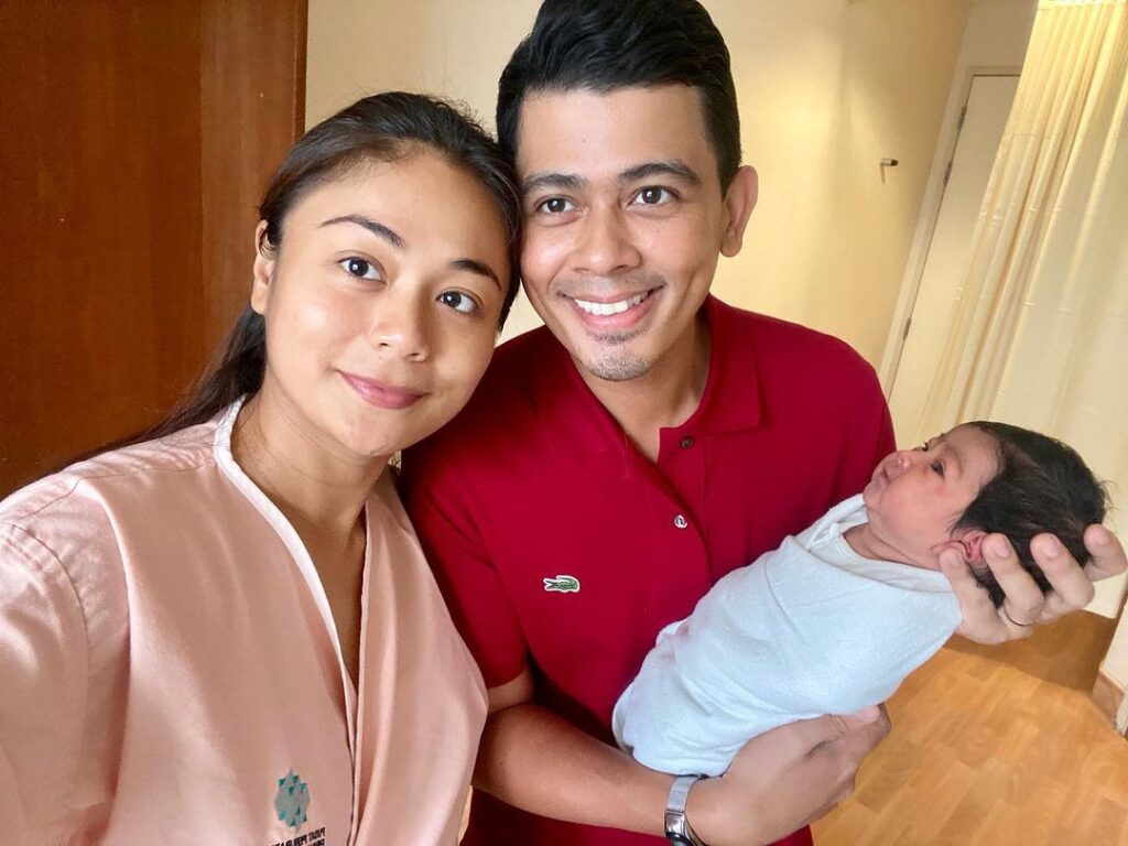Tasha Shilla timang anak kedua
