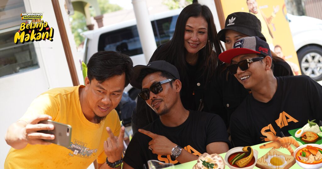 Lebih 1,000 peminat meriahkan Morning Morning Suria Belanja Makan | MissMynah Lebih 1,000 peminat meriahkan Morning Morning Suria Belanja Makan, ajak shiro, dj lin, penyampai radio, selebriti, shuib sepahtu, suria fm, MissMynah