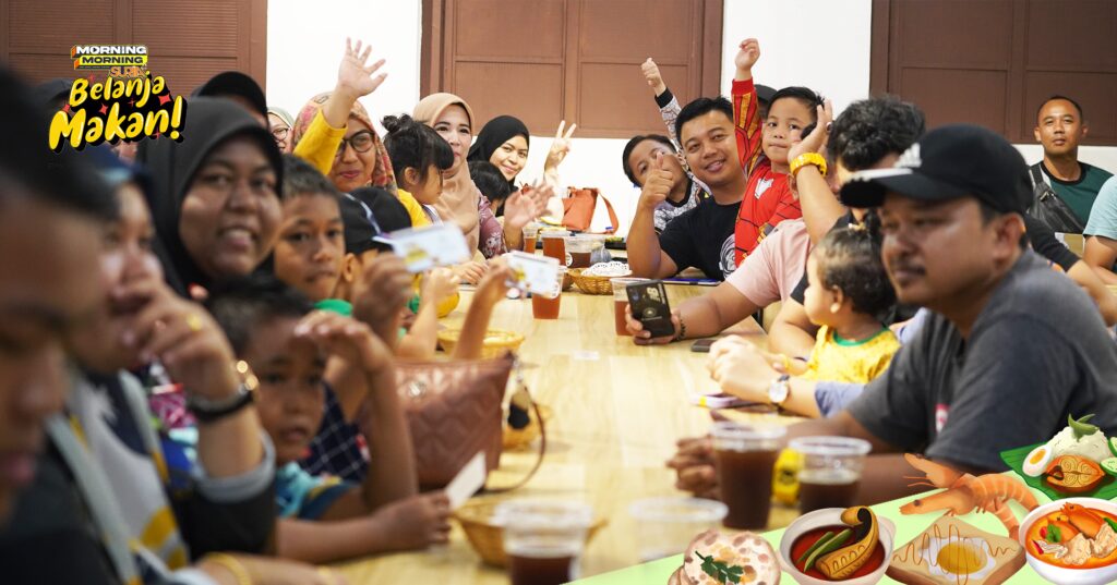 Lebih 1,000 peminat meriahkan Morning Morning Suria Belanja Makan | MissMynah Lebih 1,000 peminat meriahkan Morning Morning Suria Belanja Makan, ajak shiro, dj lin, penyampai radio, selebriti, shuib sepahtu, suria fm, MissMynah