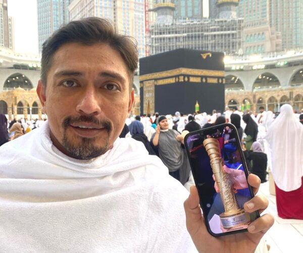 Adi Putra titip penghargaan dari Mekah