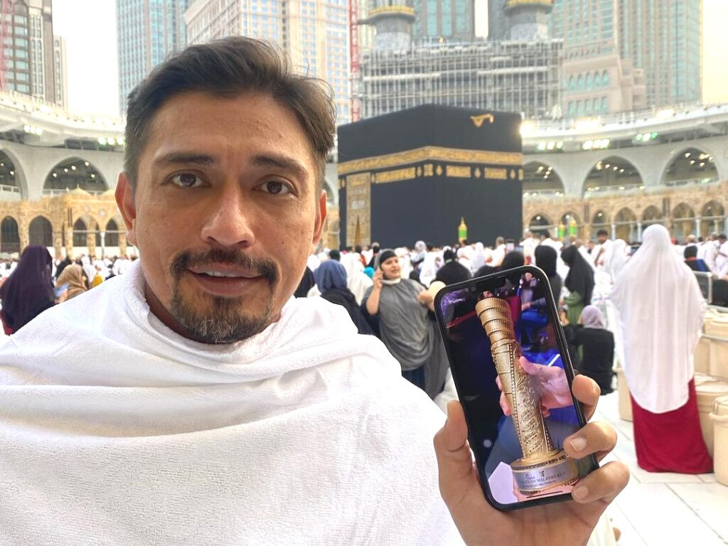 Adi Putra titip penghargaan dari Mekah