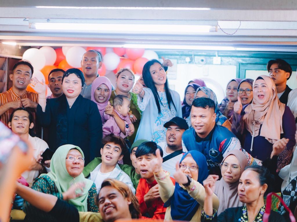 Lebih 100 peminat rai ulang tahun kelahiran DJ Lin