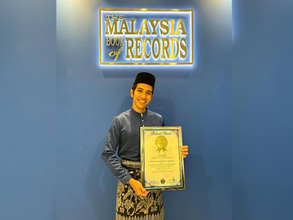 Nyanyi terbalik di AJL37, Naim Daniel diiktiraf The Malaysia Book of Records