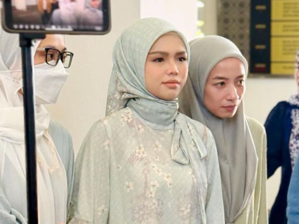 “Tahniah pada Ruhainies berjaya runtuhkan masjid ini” – Bella Astillah