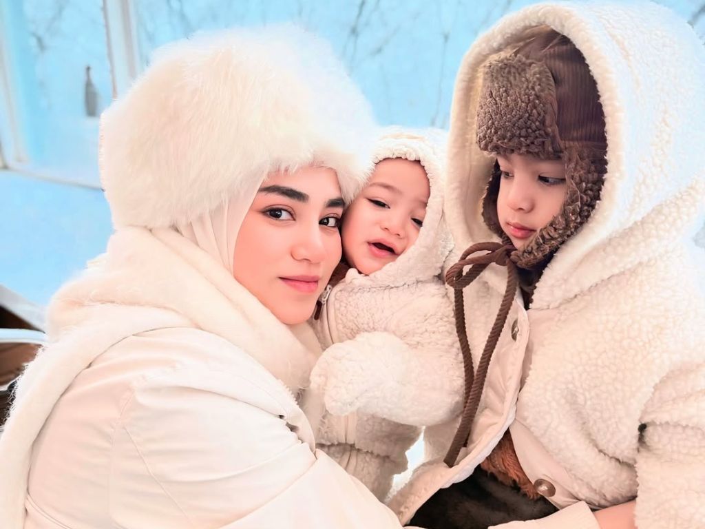 “Kalau ada rezeki lebih, bawalah anak-anak melancong” – Uyaina Arshad