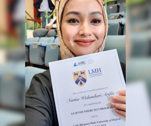 Tya Arifin tamat kursus pendek LEAP di Universiti Oxford | MissMynah Tya Arifin tamat kursus pendek LEAP di Universiti Oxford