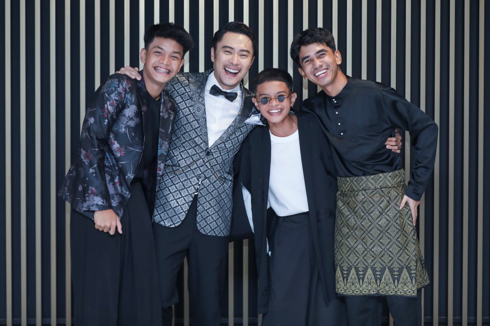 "Abah Saya, Uncle Mike" selami erti perpaduan dan nilai kemanusiaan | MissMynah "Abah Saya, Uncle Mike" selami erti perpaduan dan nilai kemanusiaan, andy teh, chew kin wah, filem, idan aedan, Mandy Chong, nadiya nisaa, Nor Merah, pauline tan, pelakon, Umar Shakur, MissMynah