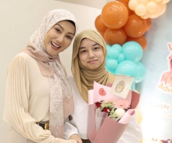 Erra Fazira beri kebebasan Engku Aleesya pilih kerjaya sendiri