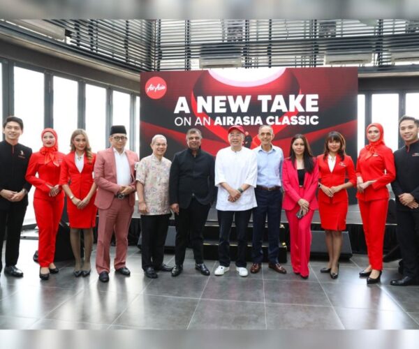 Kru kabin wanita AirAsia dibenarkan berhijab