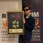Haqiem Rusli terima Sijil Pengiktirafan Anugerah Emas untuk lagu “Mimpi”