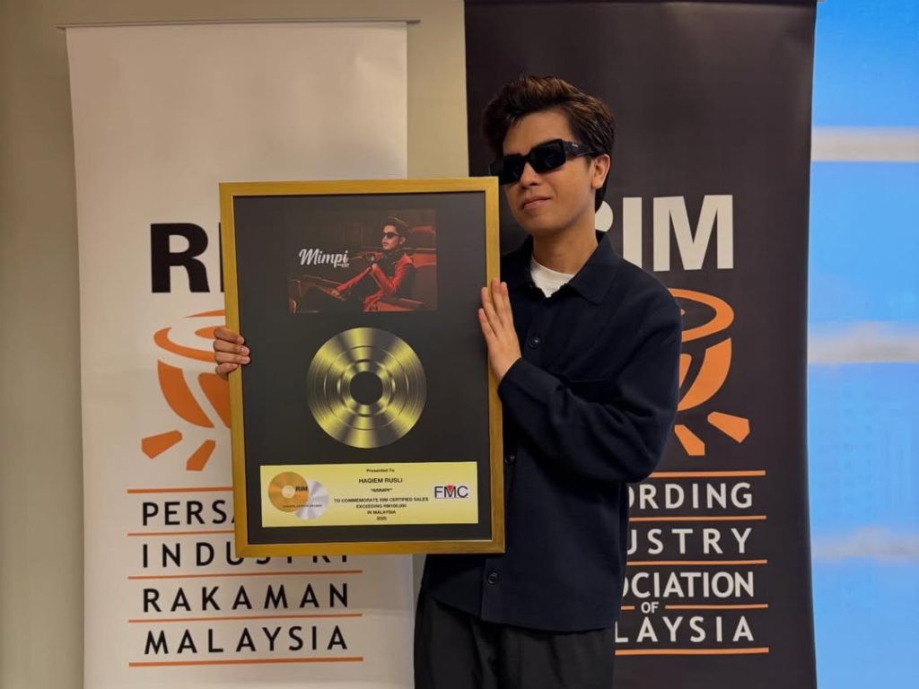 Haqiem Rusli terima Sijil Pengiktirafan Anugerah Emas untuk lagu “Mimpi”