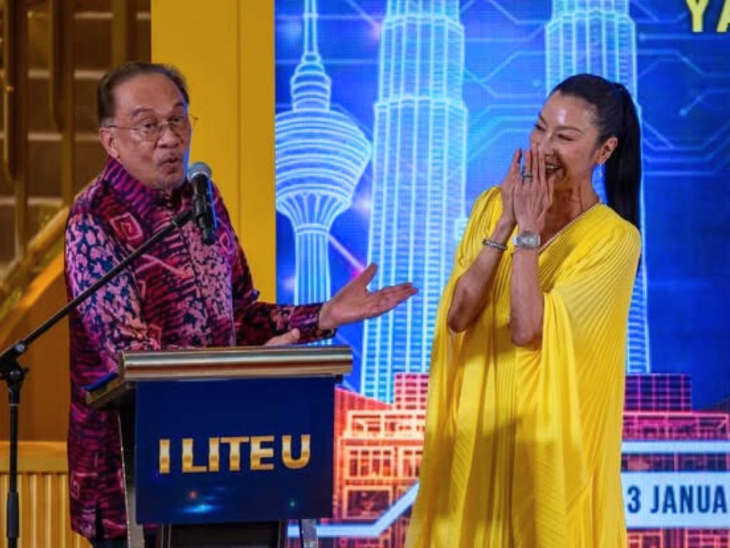 Anwar Ibrahim bangga dengan kejayaan Michelle Yeoh