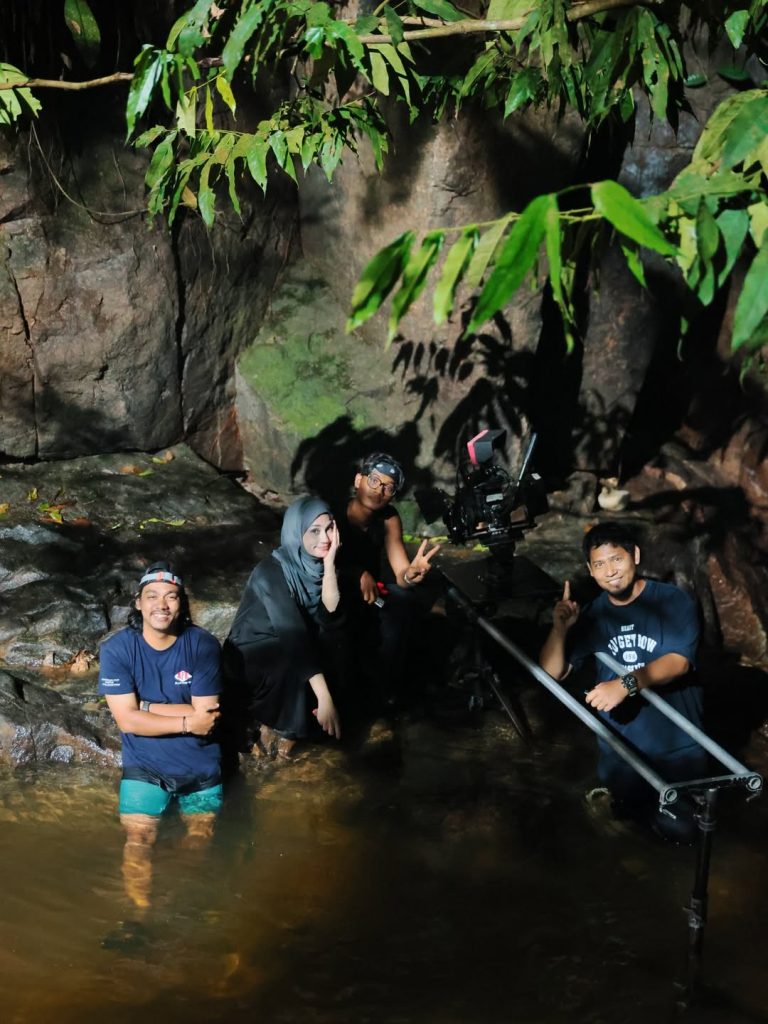 Fasha Sandha sanggup berendam dalam sungai jam 2 pagi, kongsi cabaran anak seni, drama, drama bersiri, fasha sandha, pelakon, selebriti, MissMynah