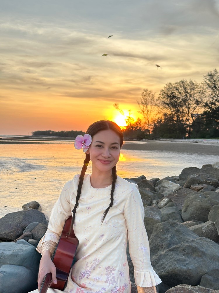 "Anom Suraya" dekat di hati Daiyan Trisha, daiyan trisha, Dr. Samsiah Mohd Nor, drama, drama bersiri, novel, pelakon, penyanyi, selebriti, MissMynah