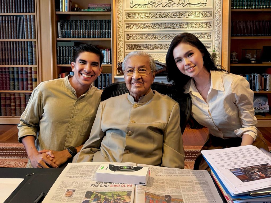 Bella Astillah, Syed Saddiq terima nasihat rumah tangga daripada Tun M