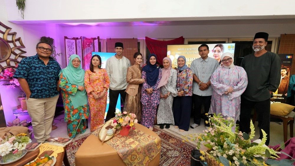 Daiyan Trisha hargai perjalanan “Anom Suraya” sehingga ke penghujung | MissMynah Daiyan Trisha hargai perjalanan “Anom Suraya” sehingga ke penghujung, daiyan trisha, drama, novel, pelakon, penyanyi, selebriti, MissMynah