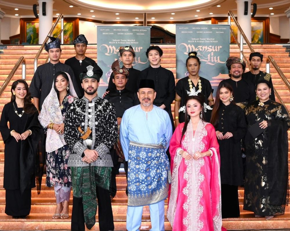 Aliff Aziz galas tanggungjawab jayakan watak Sultan Mansur Shah | MissMynah Aliff Aziz galas tanggungjawab jayakan watak Sultan Mansur Shah, aliff aziz, m. nasir, maestro muzik, pelakon, penyanyi, selebriti, teater, teater muzikal, MissMynah