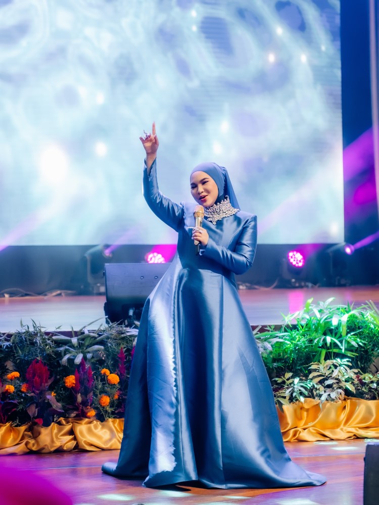 Aina Abdul dinobat Celebrity of the Year 2026 di TIA26, aina abdul, Anugerah Industri Pelancongan 2026, komposer, penyanyi, selebriti, MissMynah